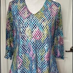 NWT Hailey Lyn Womens Mesh Graphic Print V-
